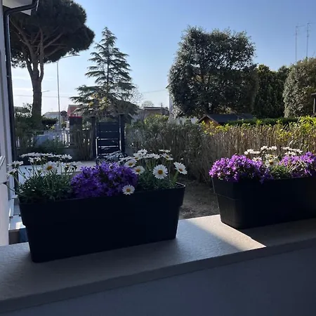 A Due Passi Dal Mare 4* לידו די פומפוזה
