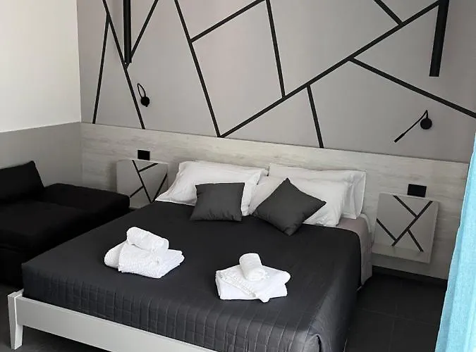 A Due Passi Dal Mare Bed & Breakfast 4*