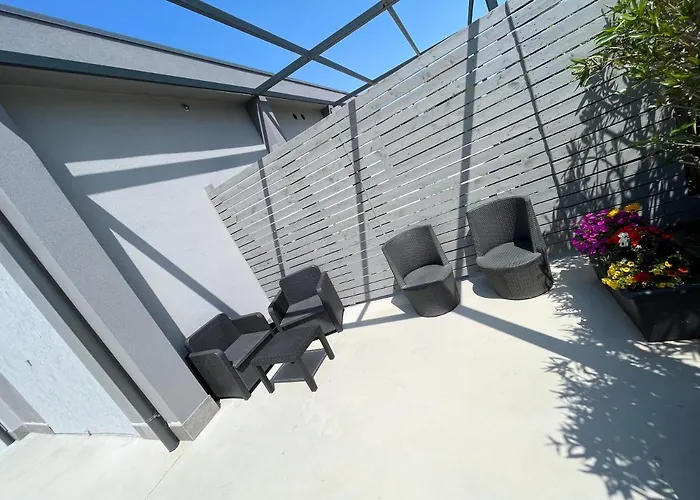 A Due Passi Dal Mare Bed and breakfast 4*