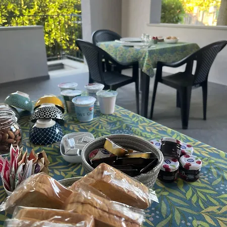 Oda ve Kahvaltı A Due Passi Dal Mare