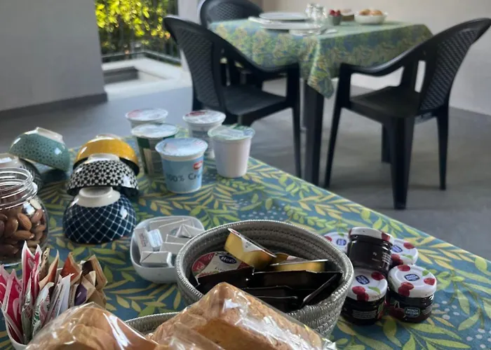 Oda ve Kahvaltı A Due Passi Dal Mare